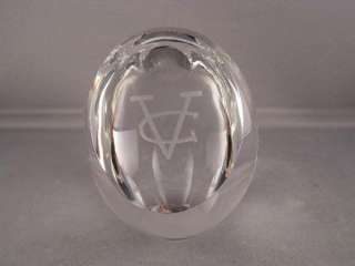 TYRONE CRYSTAL ETCHED VC PAPERWEIGHT  