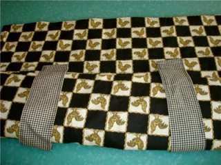   DOO in black white and gold. Contrasting black and white fabric tabs