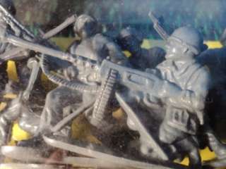 PLASTIC TOY SOLDIERS GERMAN ARMY SET IN BLISTER CHINA  