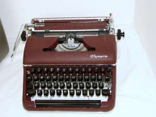 1958 Olympia SM3 De Luxe Burgundy Manual Typewriter with Case manuel 