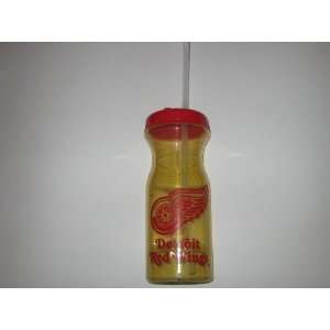  DETROIT RED WINGS Team Logo 32 oz. SPORT BOTTLE with Straw 