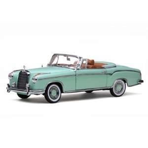   Mercedes 220SE Convertible Green 1/18 by Sunstar 3554: Toys & Games