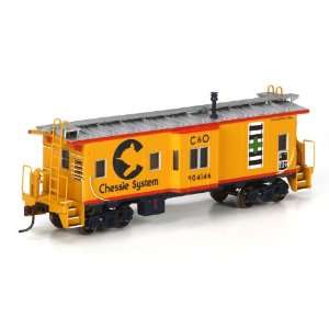    HO RTR Bay Window Caboose, Chessie/C&O #904146 Toys & Games