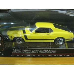   302 Yellow Diecast 118 Scale Highway 61 Collection 2004 Toys & Games