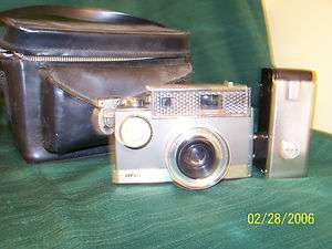 Vintage Argus Autronic 35 mm Camera with flash and case  