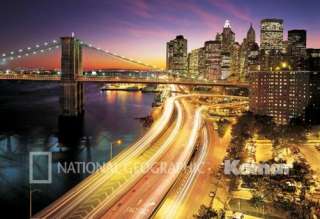 Die Fototapete NYC Lights wird versandgeschützt in einer Rolle 