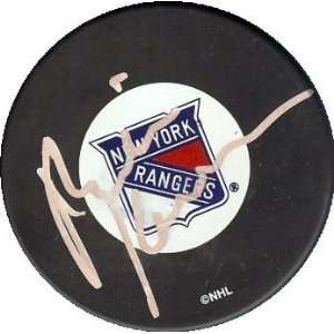 Mike Keenan autographed Hockey Puck (New York Rangers)