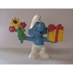  The Smurfs Smurf with Gifts Pvc Figure 